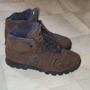 Vintage 90s Nike hiking boots